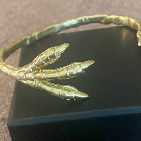 Verameat Fearless Talon Cuff / Brass - Picture 9 of 12